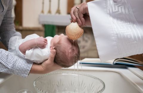 Die Krux mit der Kindertaufe – Gerichtsentscheid über Nachzahlung der Kirchensteuer